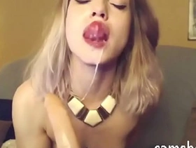 Sexy camgirl dildo deepthroat