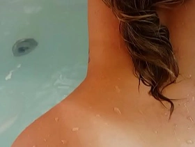 Fudendo de 4 sex video amigo na banheira