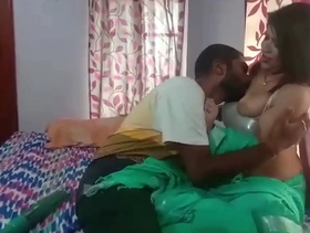 Indian XXX nokrani fucked by young boss.. viral with clear audio!!
